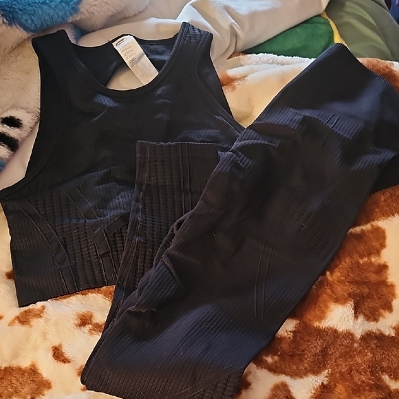 Fabletics Pants - Fabletics Midnight Ribbed Sports Bra & Matching Leggings Size M